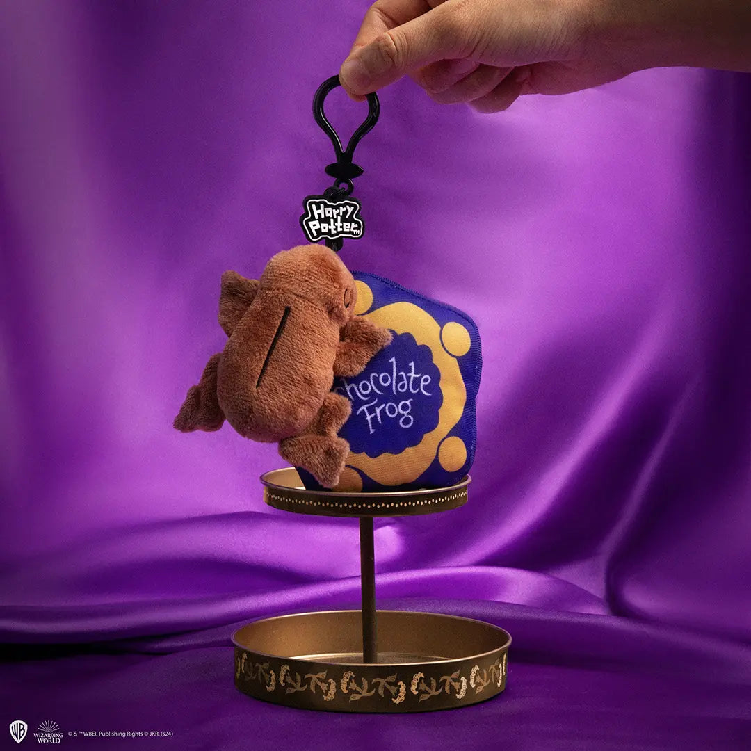Détail du porte-clés peluche Chocogrenouille - Harry Potter, une friandise emblématique du monde sorcier.