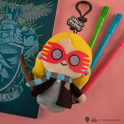 Porte-clés peluche Luna Lovegood, un accessoire unique pour les fans de l'univers magique de la sorcellerie.