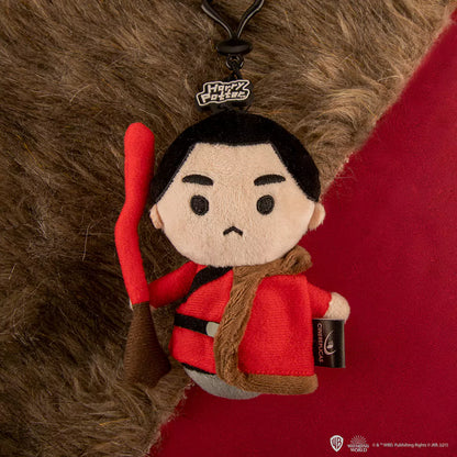 Porte-clés peluche Viktor Krum sur un fond coloré, un accessoire pratique et adorable pour les amoureux du monde magique.