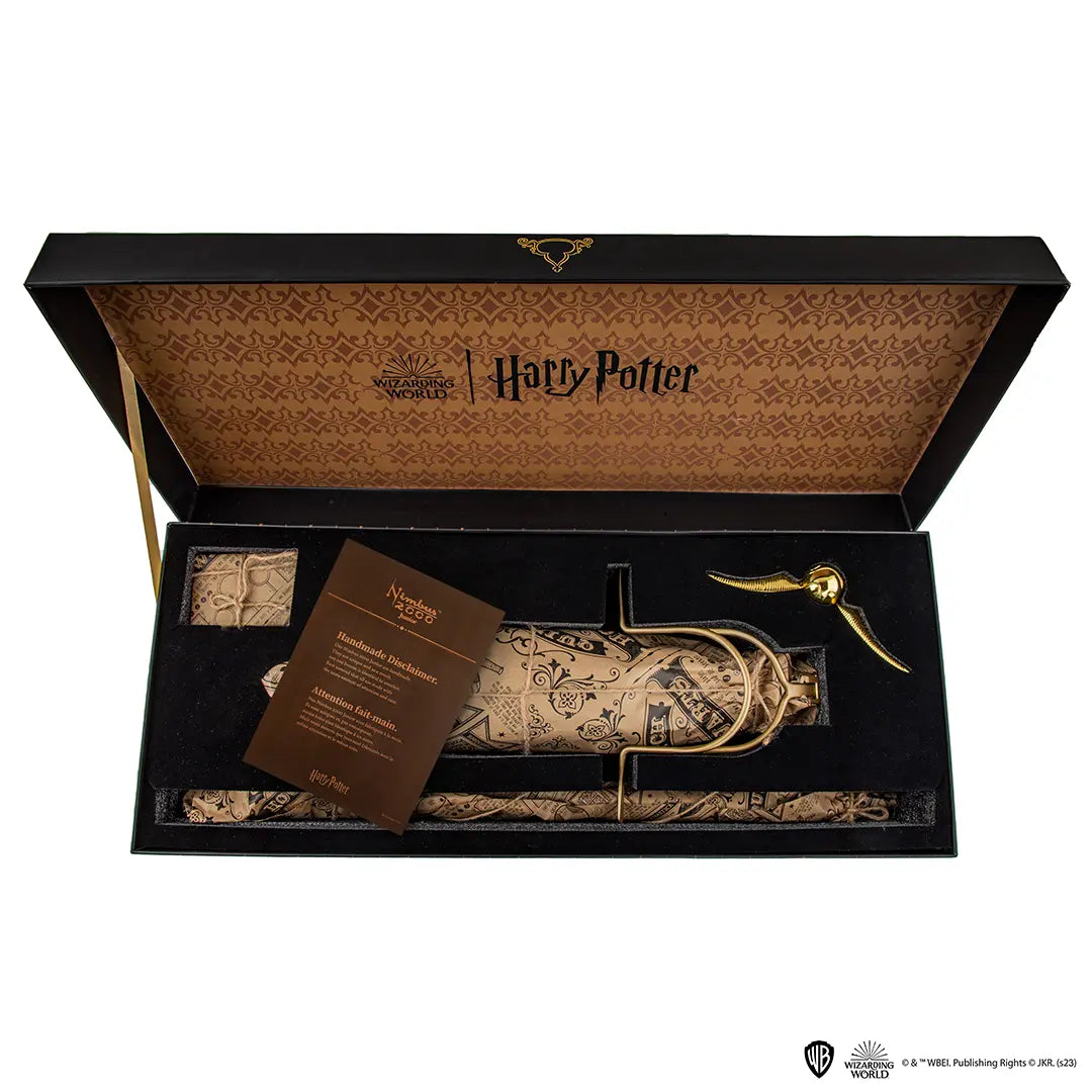 Réplique mini Nimbus 2000 Harry Potter par Distrineo - Zoom sur les détails en acajou et saule pleureur.