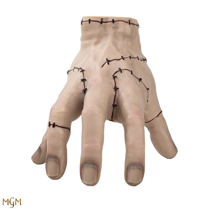 Réplique magnétique La Chose - Wednesday de Distribineo, une décoration captivante avec un design détaillé et réaliste.