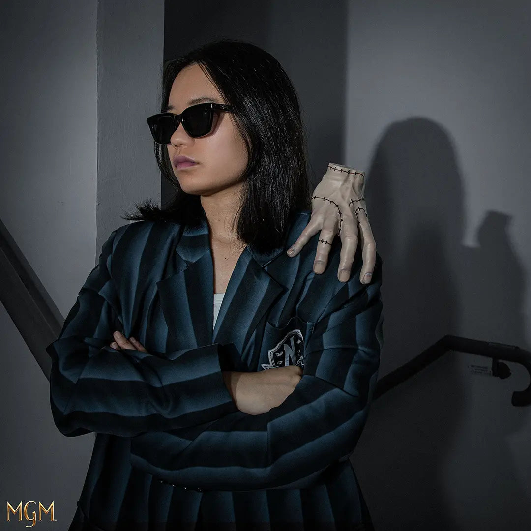 Chose réplique magnétique - Wednesday de Distrineo, une pièce de décoration unique capturant l'univers de la série avec un design détaillé.