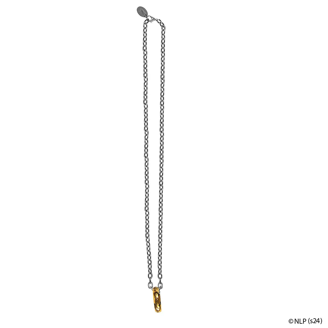 Détail du Collier l’Anneau Unique - Le Seigneur des Anneaux, mettant en valeur l'anneau en acier inoxydable au design élégant.