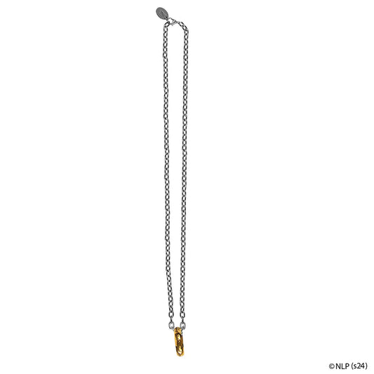 Détail du Collier l’Anneau Unique - Le Seigneur des Anneaux, mettant en valeur l'anneau en acier inoxydable au design élégant.