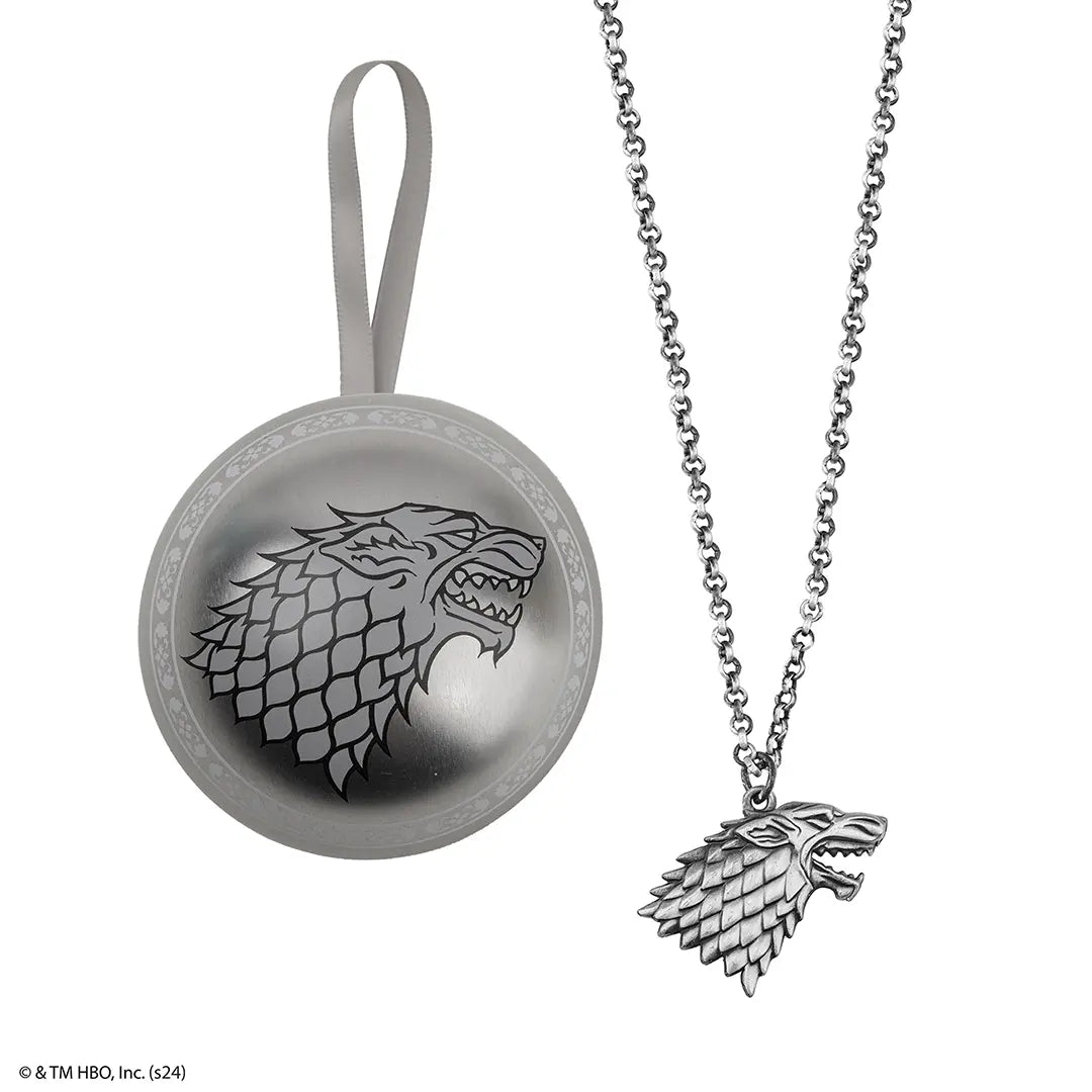 Collier Stark inspiré de Game of Thrones - un bijou emblématique représentant le loup majestueux de la maison Stark.