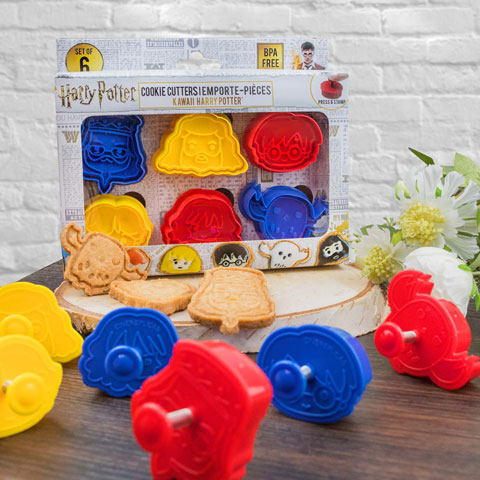 Pâtisserie amusante avec les emporte-pièces Kawaii pour cookies - Harry Potter, ajoutant une touche douce à vos créations.