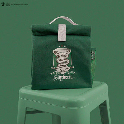 Découvrez le Lunch bag Serpentard - Harry Potter avec un design audacieux inspiré de la Maison Serpentard, parfait pour afficher votre appartenance à Poudlard.