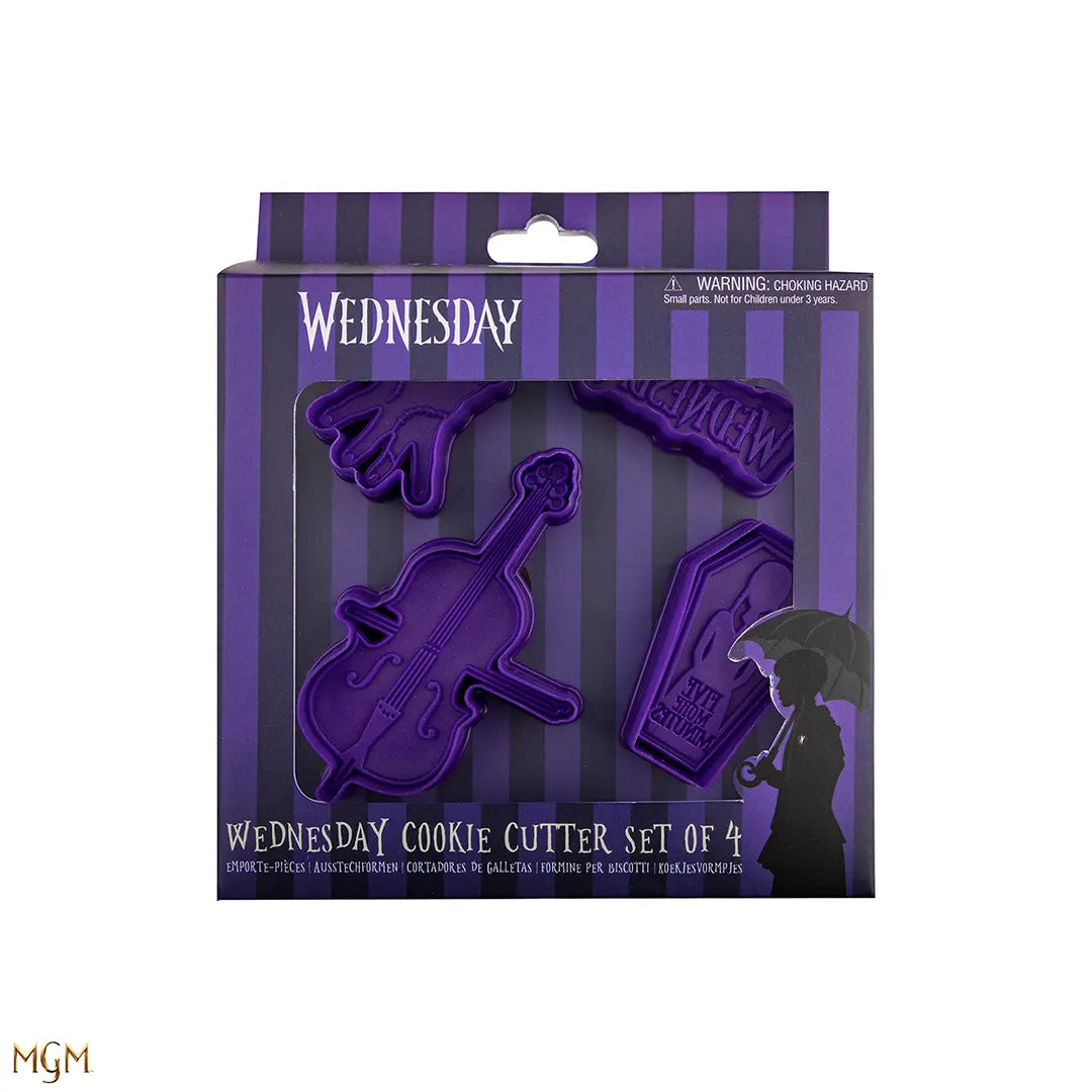 Détails des emporte-pièces Wednesday Addams, idéaux pour des décorations de gâteaux amusantes et gothiques.