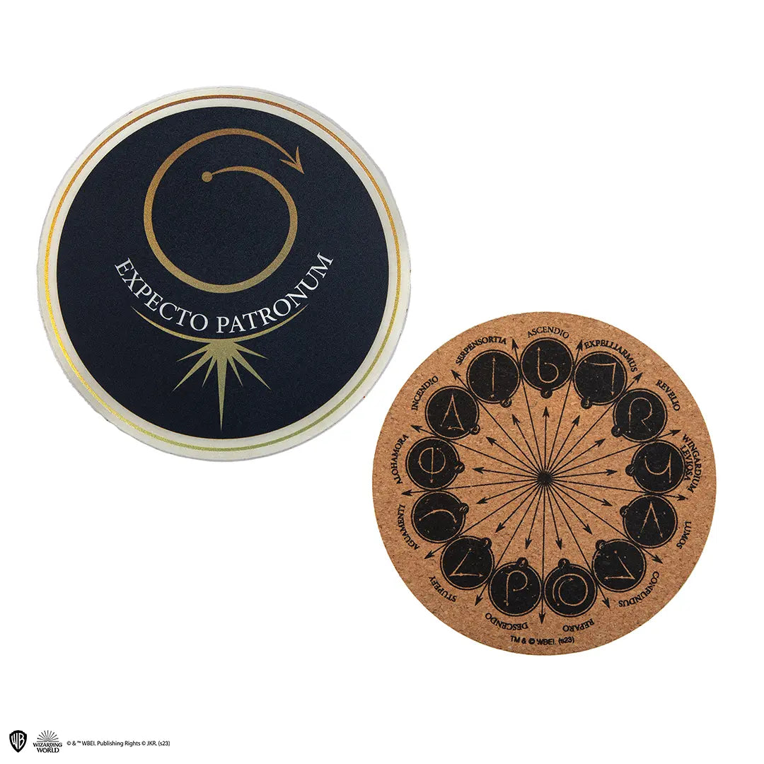 Lot de 4 sous-verres Enchantements Harry Potter, parfaits pour protéger vos surfaces tout en apportant une ambiance de sorcellerie.