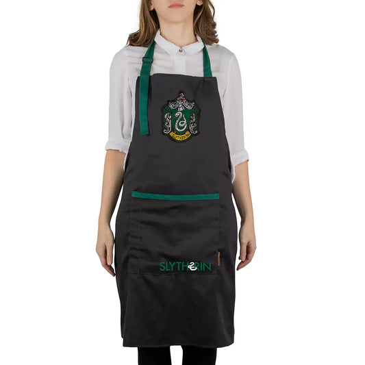 Tablier Serpentard - Harry Potter, un accessoire de cuisine élégant avec écusson emblématique de Serpentard.
