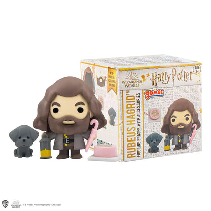 Figurine Gomee - Hagrid - Harry Potter posée sur une étagère, magnifique ajout à toute collection de fans de la saga.