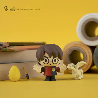 Figurines Gomee - Harry Coupe des trois sorciers, figurine détaillée en gomme durable, parfaite pour les collectionneurs et fans de Harry Potter.