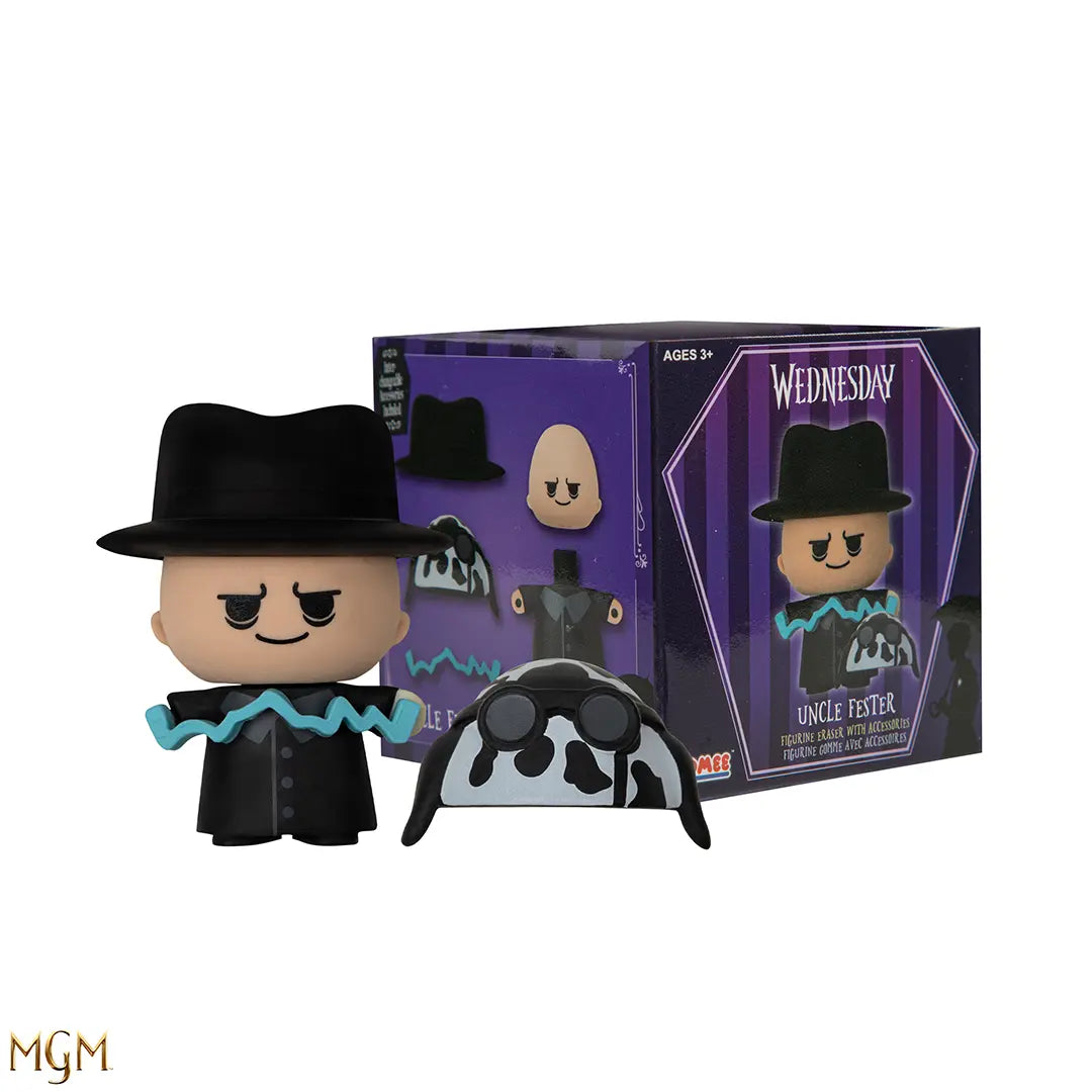 Zoom sur la Figurine Gomee Oncle Fétide - Wednesday, soulignant la qualité des matériaux et les finitions soignées de cette pièce de collection.