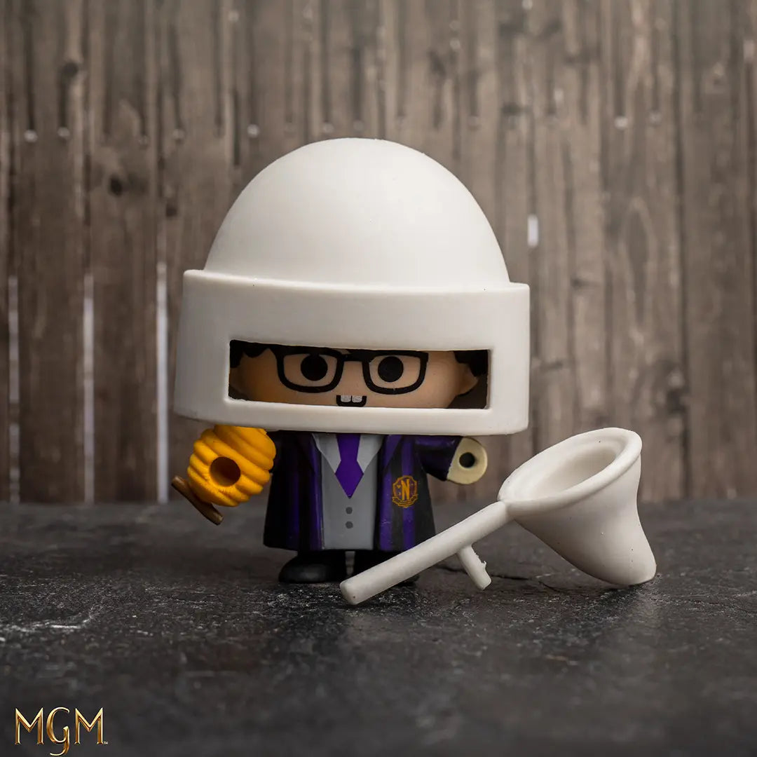 Détails raffinés de la figurine Gomee Eugène Ottinger - Wednesday, parfaite pour les amateurs de culture pop.