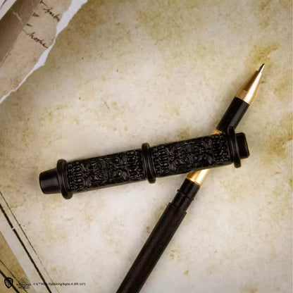 Stylo Baguette Severus Rogue - Harry Potter : Détails délicats du design de ce stylo, hommage au personnage complexe de Severus Rogue.