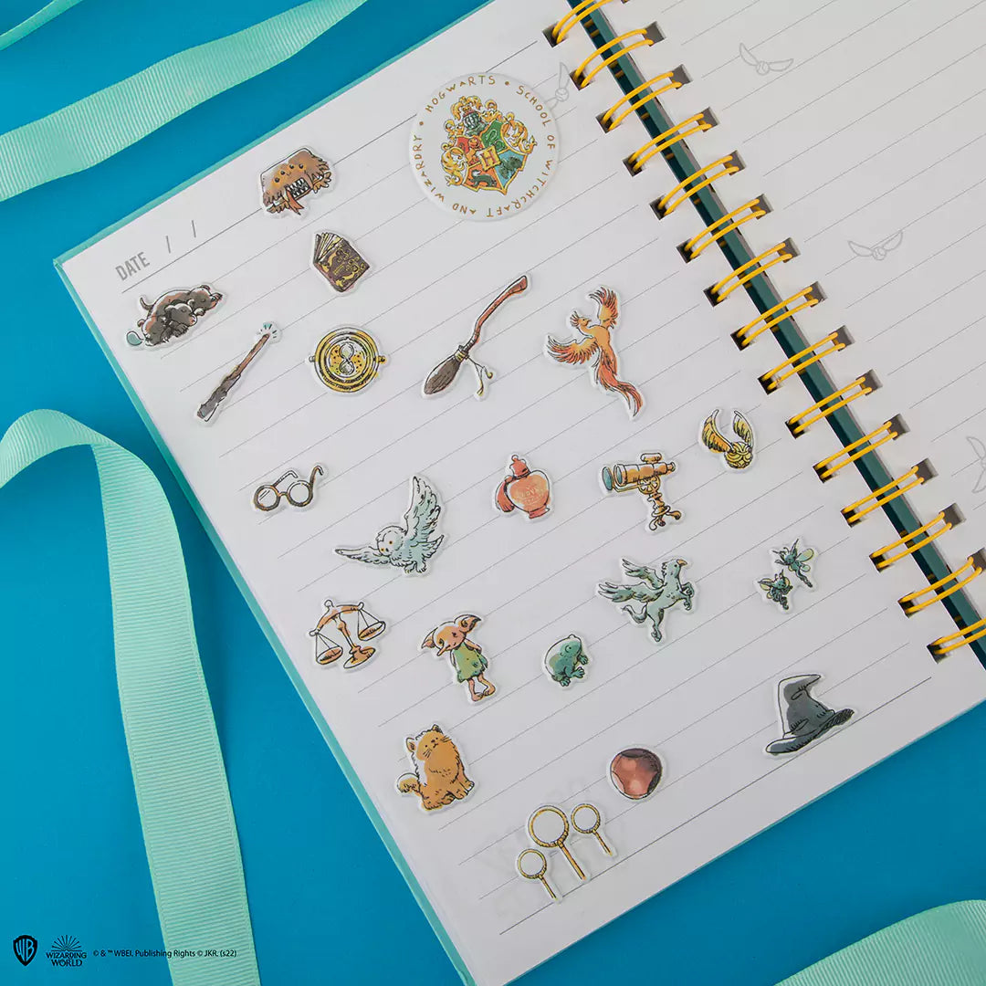 Stickers en mousse - Items de Poudlard - Harry Potter, parfaits pour les passionnés de magie, ajoutent une touche enchantée à vos projets créatifs.
