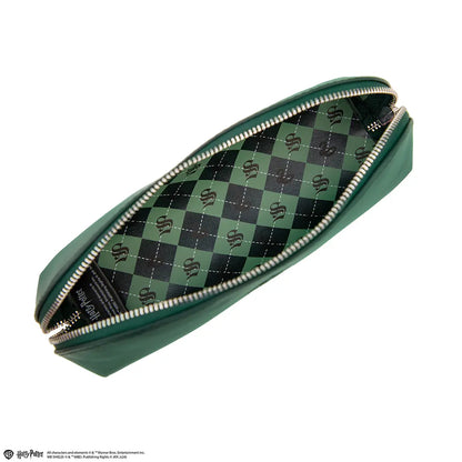 Détails de la Trousse Serpentard Harry Potter, idéale pour ranger vos fournitures scolaires avec une impression de haute qualité, alliant style et fonctionnalité.