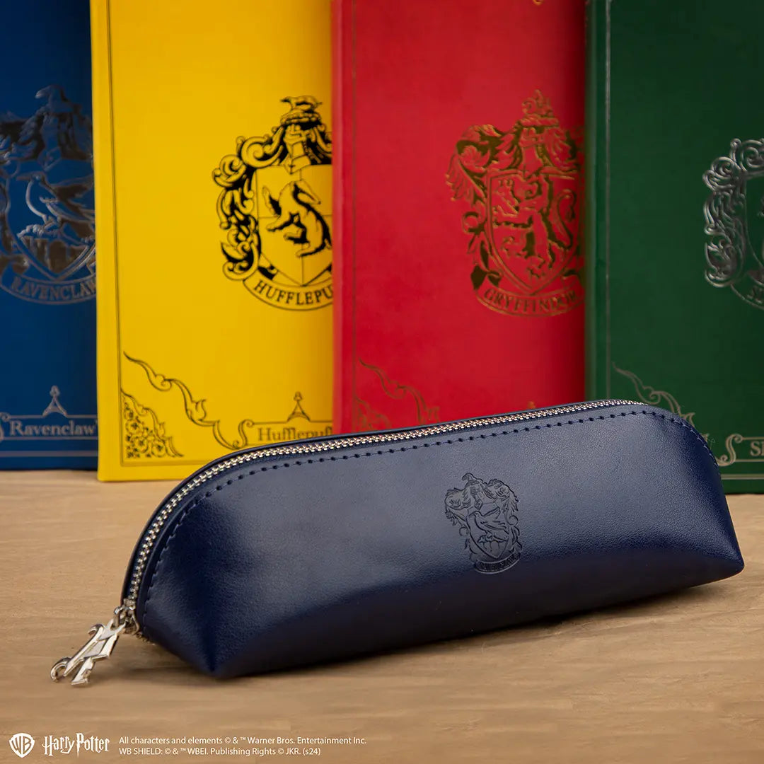 Trousse Serdaigle - Harry Potter, accessoire incontournable pour les fans de J.K. Rowling, avec un design inspiré de la maison Serdaigle et son emblème d'aigle.