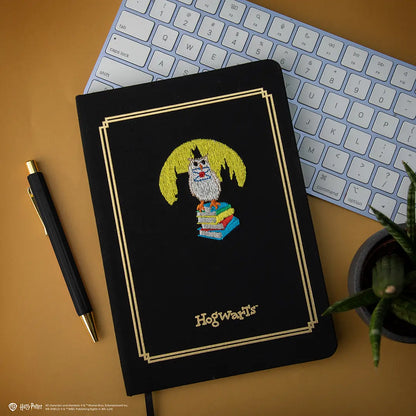 Carnet brodé Hedwige - Harry Potter, design captivant avec la broderie d'Hedwige, parfait pour les fans de la saga.