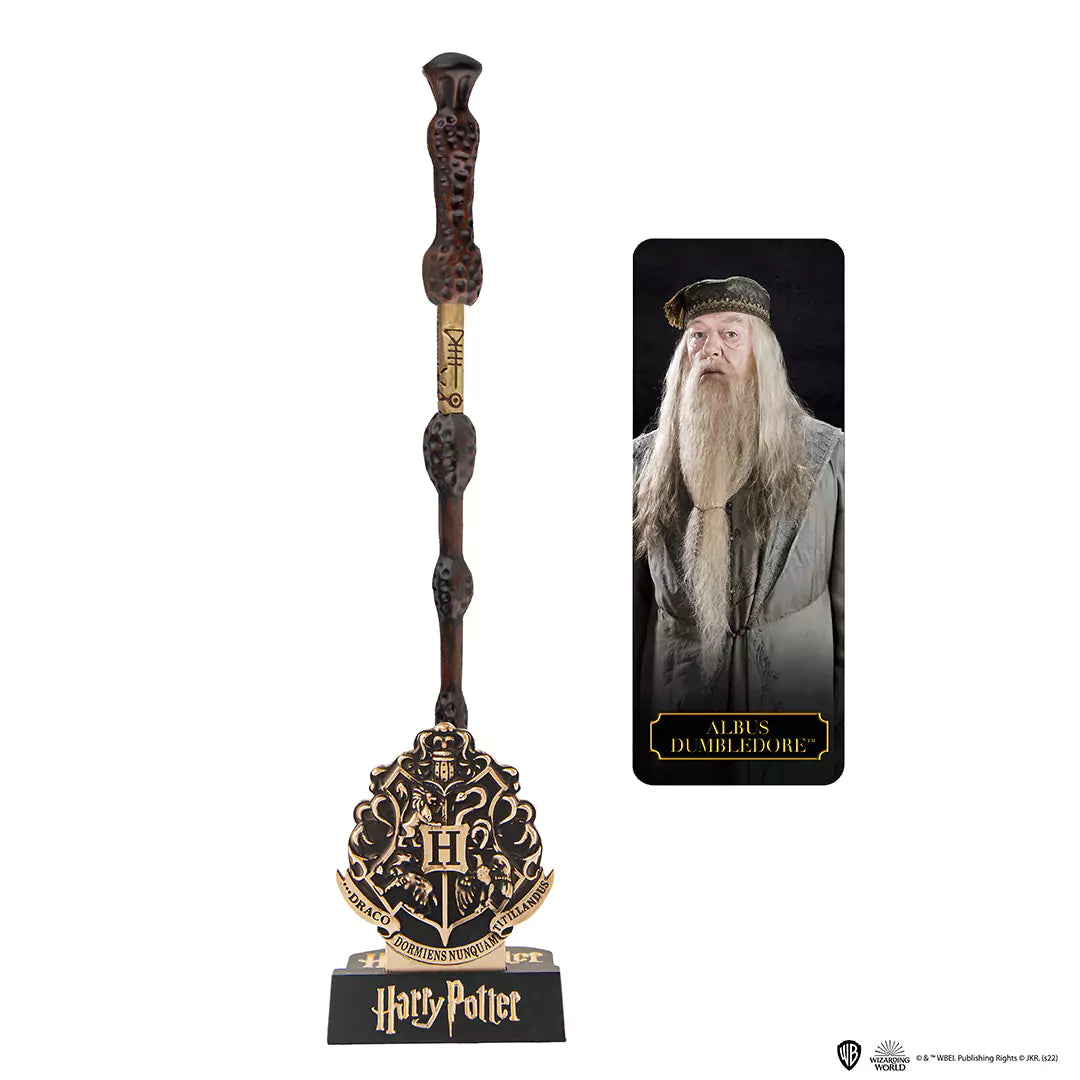 Vue rapprochée du Stylo Baguette Albus Dumbledore montrant ses détails raffinés, parfait pour ajouter magie et authenticité à votre écriture.