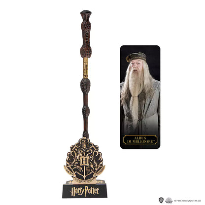 Vue rapprochée du Stylo Baguette Albus Dumbledore montrant ses détails raffinés, parfait pour ajouter magie et authenticité à votre écriture.