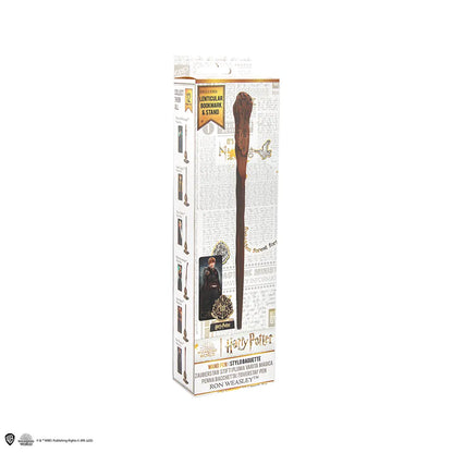 Ensemble complet stylo baguette Ron Weasley - Harry Potter, comprenant un support et un marque-page lenticulaire pour enrichir l'expérience de lecture.