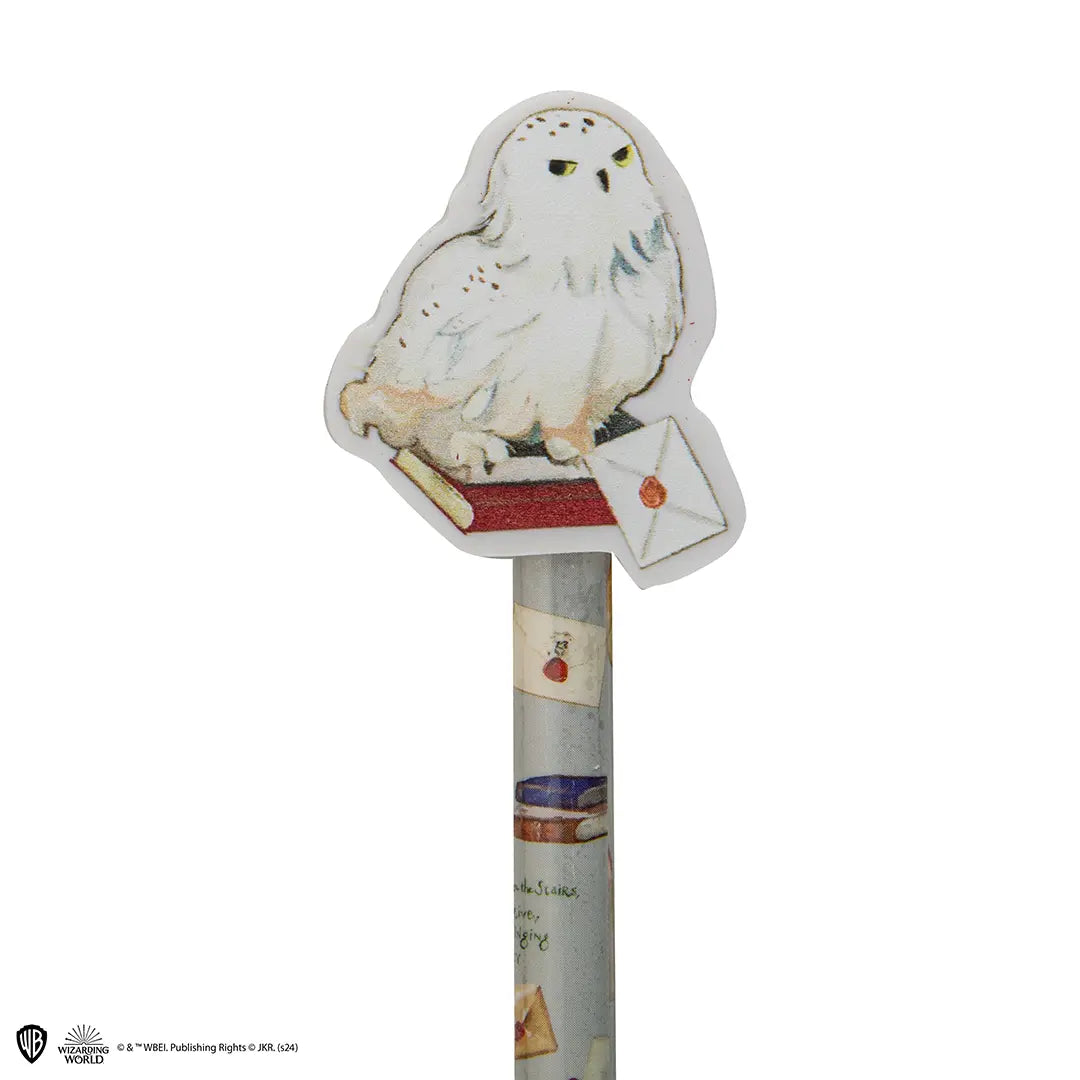 Crayon à papier et gomme Hedwige inspiré de Harry Potter pour une expérience d'écriture magique.
