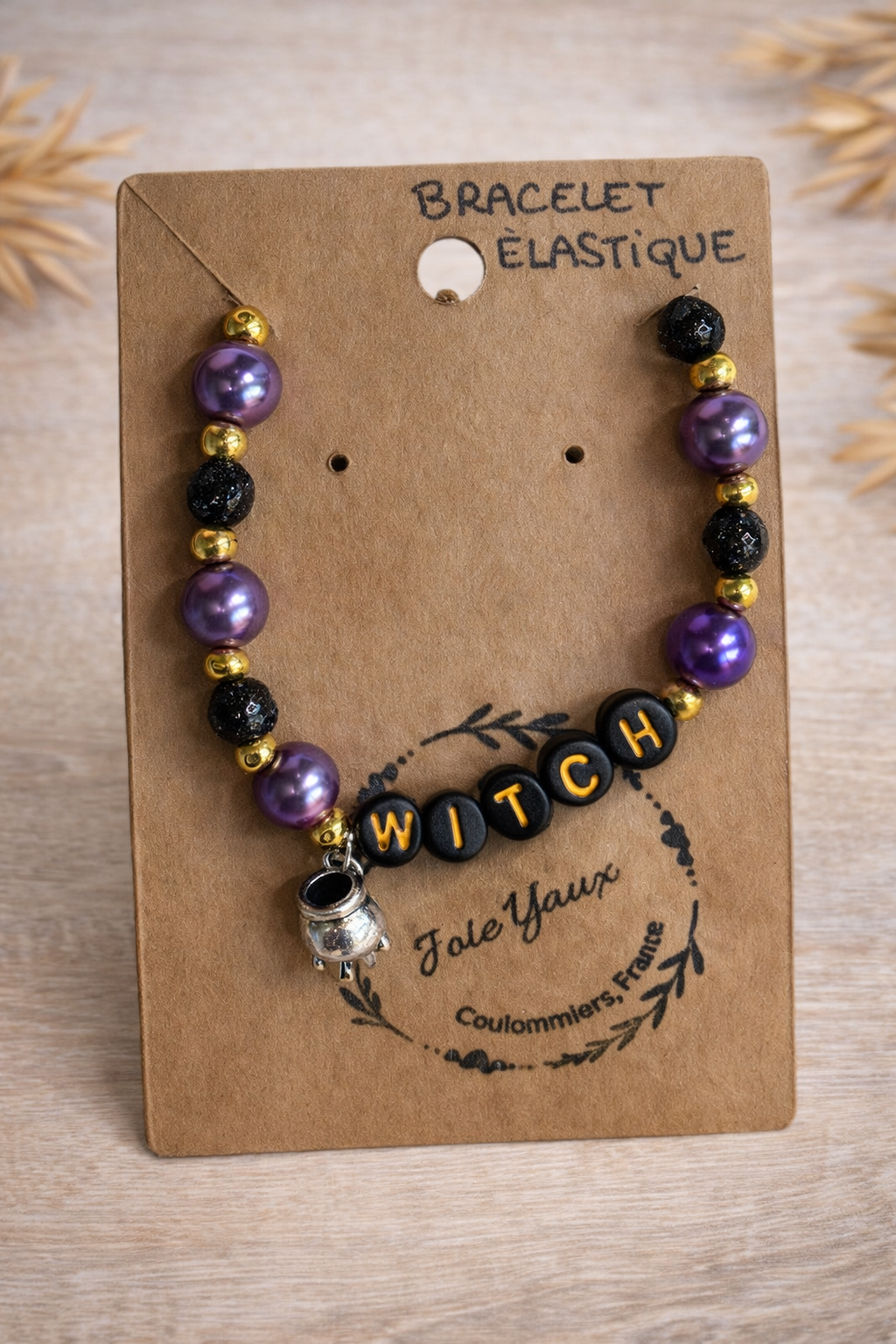 Bracelet Witchy Violet, une création unique de Jessica Deelyah, mettant en valeur une couleur violette captivante pour un style bohème et mystérieux.