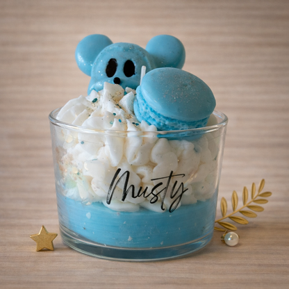 Bougies Gourmandes - Les Étincelles de Noëmie, collection de bougies aux parfums de Grasse, créant une ambiance chaleureuse et poétique.