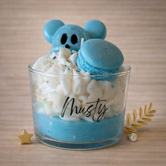 Bougies Gourmandes - Les Étincelles de Noëmie, collection de bougies aux parfums de Grasse, créant une ambiance chaleureuse et poétique.