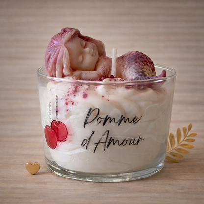 Bougies Gourmandes - Les Étincelles de Noëmie, bougie artisanale délicatement façonnée à la main, idéale pour un cadeau raffiné.