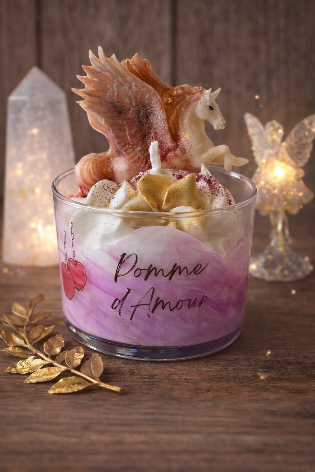 Bougies Gourmandes - Les Étincelles de Noëmie, details d'une bougie en cire végétale apportant une touche d'élégance à votre décoration.