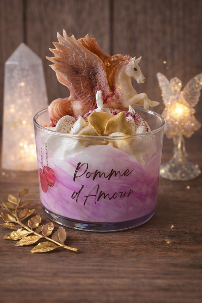 Bougies Gourmandes - Les Étincelles de Noëmie, details d'une bougie en cire végétale apportant une touche d'élégance à votre décoration.