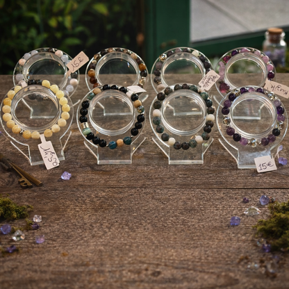 Bracelet LhanisaCréa en pierres naturelles, symbole de beauté intérieure et de protection spirituelle, reflétant un style mystique.