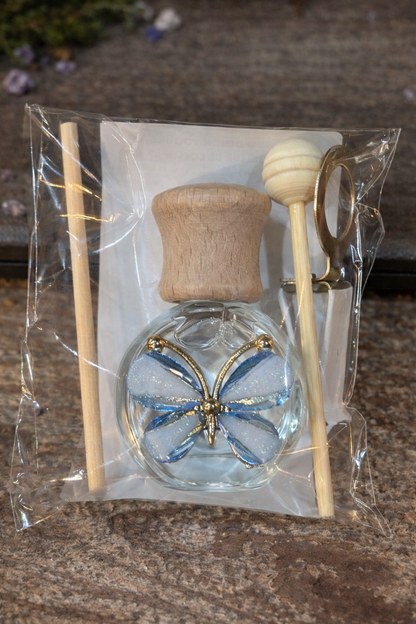 Diffuseur voiture 7g de L'Atelier de Carou, facile à utiliser, inspirant une atmosphère accueillante lors de chaque voyage en voiture.