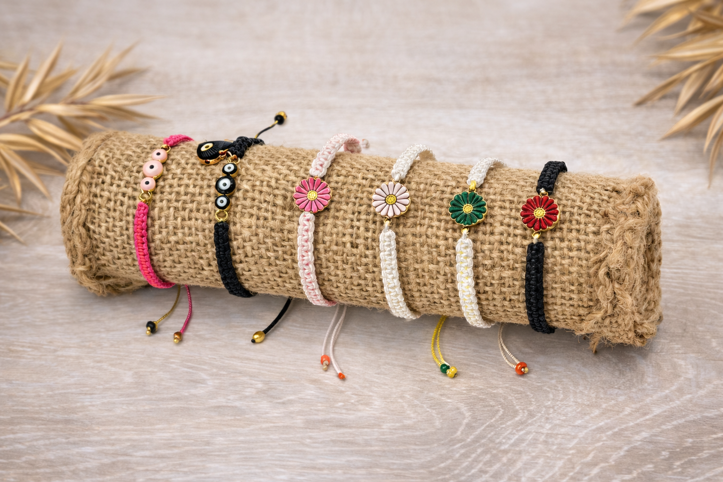 Bracelet corde réglable de Jessica Deelyah, un bijou ésotérique et élégant, parfait pour exprimer votre style personnel.