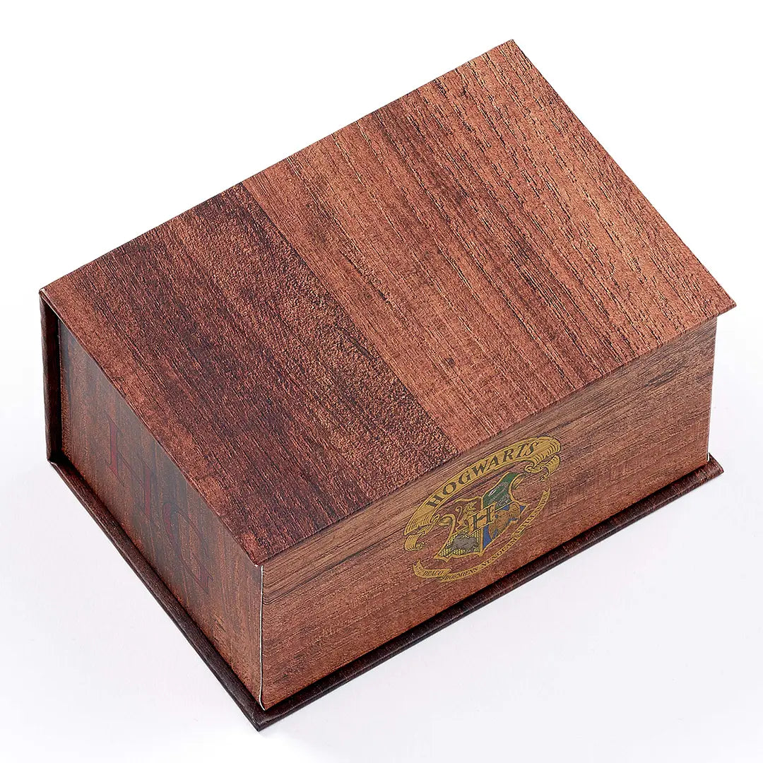 Boîte cadeau Collier et Boucles d’oreilles Retourneur de Temps, ensemble de bijoux inspiré du fantastique, conçu pour émerveiller et apporter une touche de magie à chaque occasion.