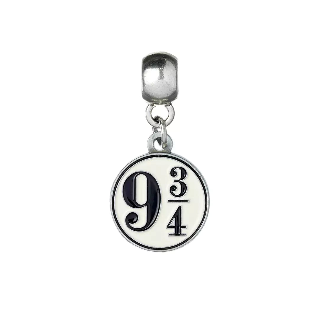Pendentif Charm Quai 9 3/4 en argent plaqué, accessoire magique inspiré de l'univers de Harry Potter, parfait pour illuminer toute tenue.