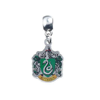 Pendentif Charm Armoirie de Serpentard en argent plaqué, représentant l'emblème de Serpentard, idéal pour les fans de Harry Potter.