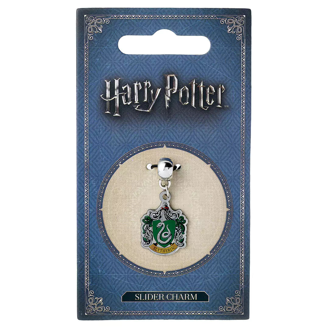 Détails du Pendentif Charm Armoirie de Serpentard, avec dimensions d'environ 1,5 cm x 2 cm, parfait pour les bijoux Harry Potter.