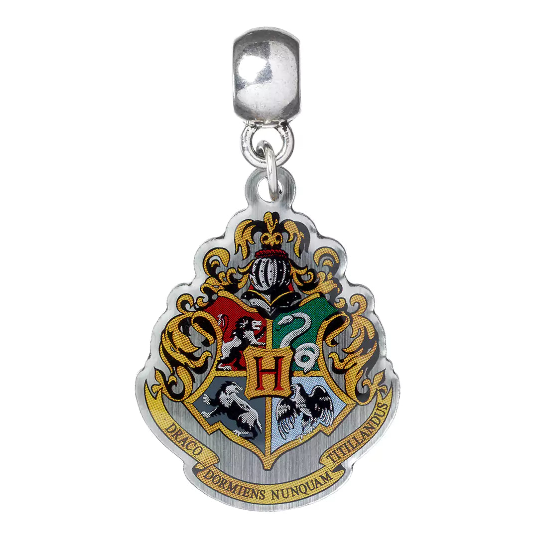 Pendentif Charm Armoirie de Poudlard en argent plaqué, représentant les emblèmes des quatre maisons de Poudlard, parfait pour les fans d'Harry Potter.