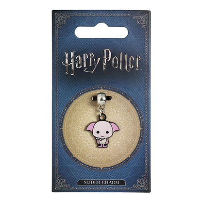 Détail du Pendentif Charm Dobby, accessoire léger et délicat qui enrichira votre collection de bijoux Harry Potter.