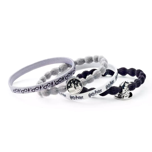 Détails des élastiques à cheveux Poudlard et Choixpeau de Harry Potter, illustrant les perles scintillantes et les inscriptions inspirantes.