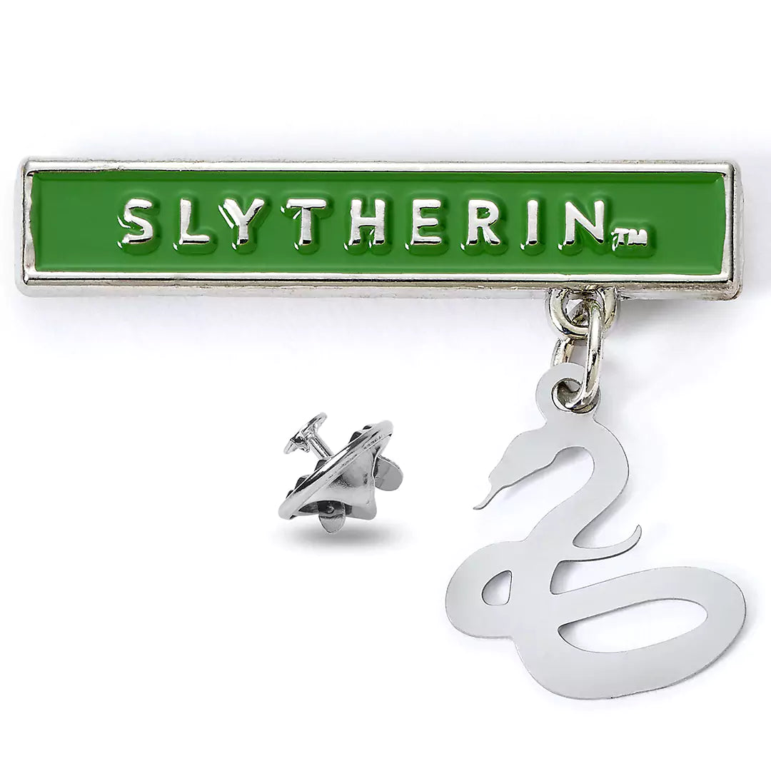 Pin’s plaque Serpentard - Harry Potter, un accessoires élégant en métal représentant la maison emblématique de Poudlard, parfait pour les fans de la saga.