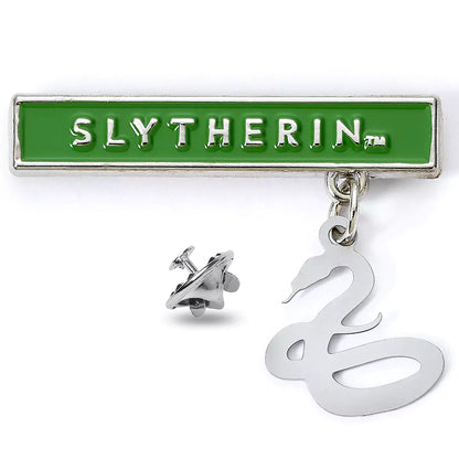 Pin’s plaque Serpentard - Harry Potter, un accessoires élégant en métal représentant la maison emblématique de Poudlard, parfait pour les fans de la saga.
