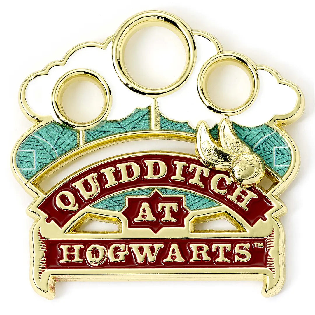 Détails du Pin’s Quidditch Vif d’Or - Harry Potter montrant sa finition raffinée et ses dimensions parfaites pour tous les amoureux de la magie.