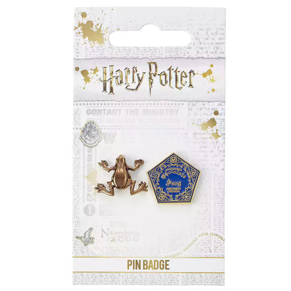 Badge Pin Chocogrenouilles - Harry Potter, un accessoire métallique élégant et captivant, parfait pour les fans de la saga magique.