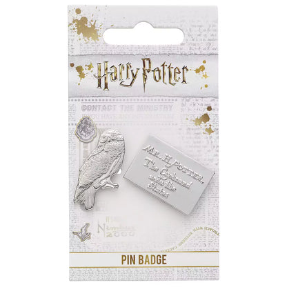 Détail du badge pin’s Hedwige et lettre - Harry Potter, mettant en avant son design élégant et mystérieux, parfait pour les fans de la saga.