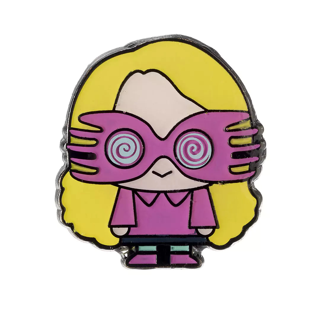 Pin's Luna Lovegood chibi, un incontournable pour les fans de Harry Potter, affichant un design coloré et espiègle, ajoutant une touche magique à votre style.