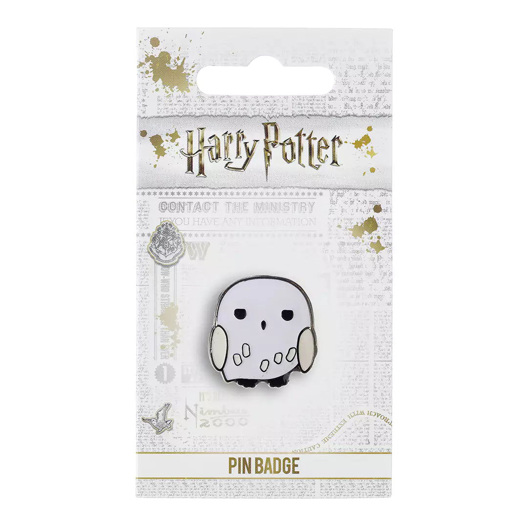 Pin’s Hedwige de Distrineo, un adorable chibi en émail qui ajoute une touche de fantaisie à vos accessoires.